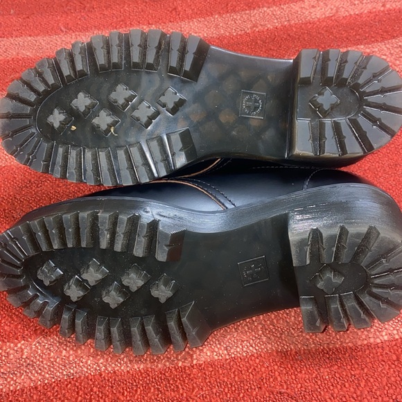 DR MARTENS LEONA LO OXFORD SZ 39 EU/ 8 US WOMEN - Picture 6 of 9